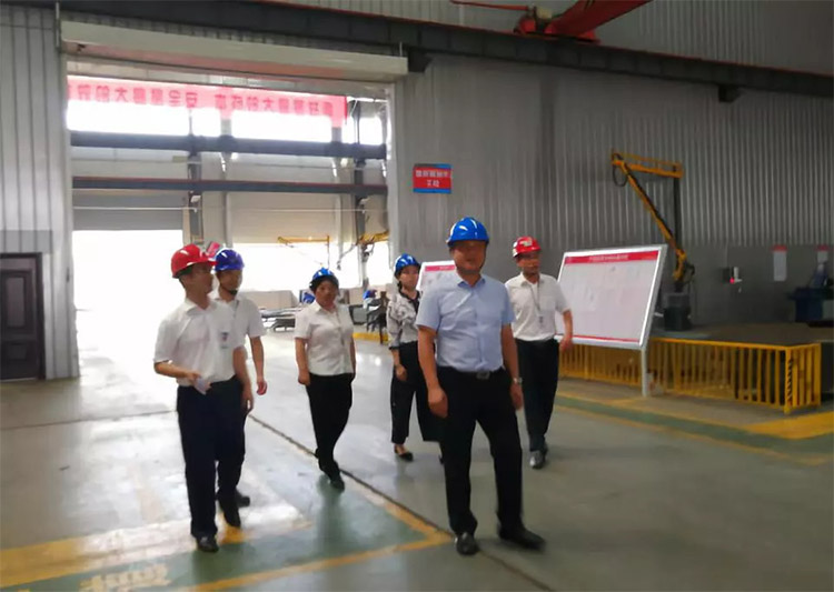 湖南航天副總經理、航天凱天環保董事長、黨總支書記宋衛武一行到航天凱天送清涼